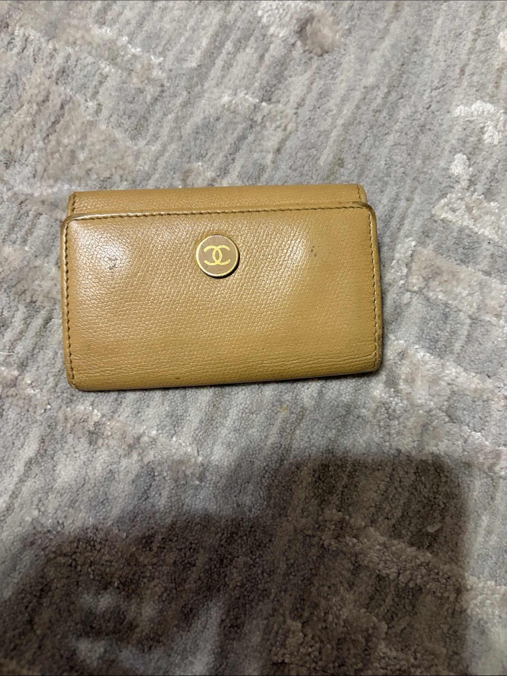 CHANEL Mustard Leather Wallet key holder with Gold CC Medallion